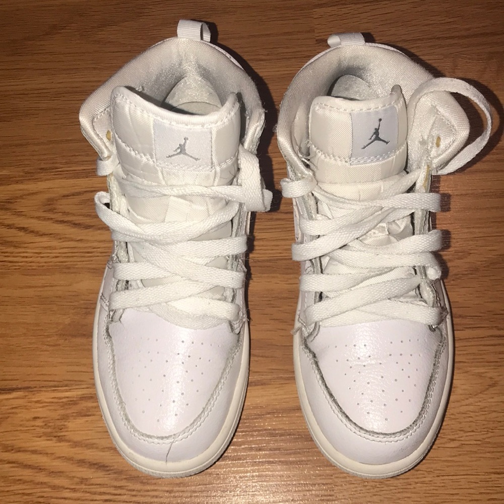 ❗️SOLD❗️White Kids Jordan’s